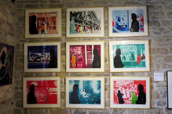 Cordes-sur-Ciel tulkojumā nozīme Diegi debesīs. 1222.g. šo labi nocietināto pilsētu uzcēla Tulūzas grāfs Raimonds VII. 14.gs. pilsētu apdzīvoja šuvēji 92523