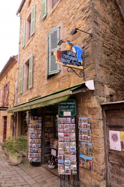 Cordes-sur-Ciel tulkojumā nozīme Diegi debesīs. 1222.g. šo labi nocietināto pilsētu uzcēla Tulūzas grāfs Raimonds VII. 14.gs. pilsētu apdzīvoja šuvēji 92526