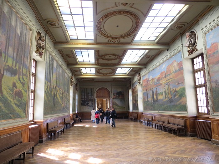 Tulūza ir 4. lielākā Francijas pilsēta, kas ir slavena ar brīnišķīgu renesanses vecpilsētu. Tās ēkas ir celtas no sarkaniem ķieģeļiem. Francūži saka,  92644