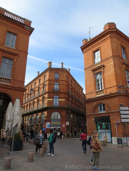 Tulūza ir 4. lielākā Francijas pilsēta, kas ir slavena ar brīnišķīgu renesanses vecpilsētu. Tās ēkas ir celtas no sarkaniem ķieģeļiem. Francūži saka,  92645