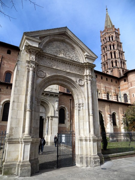 Tulūza ir 4. lielākā Francijas pilsēta, kas ir slavena ar brīnišķīgu renesanses vecpilsētu. Tās ēkas ir celtas no sarkaniem ķieģeļiem. Francūži saka,  92646