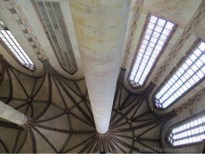 Tulūza ir 4. lielākā Francijas pilsēta, kas ir slavena ar brīnišķīgu renesanses vecpilsētu. Tās ēkas ir celtas no sarkaniem ķieģeļiem. Francūži saka,  92655