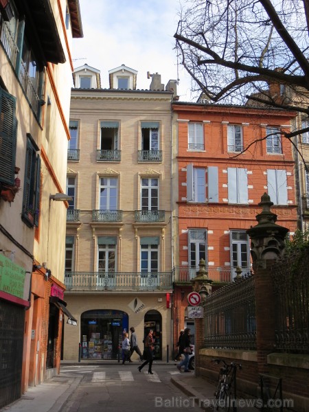 Tulūza ir 4. lielākā Francijas pilsēta, kas ir slavena ar brīnišķīgu renesanses vecpilsētu. Tās ēkas ir celtas no sarkaniem ķieģeļiem. Francūži saka,  92677