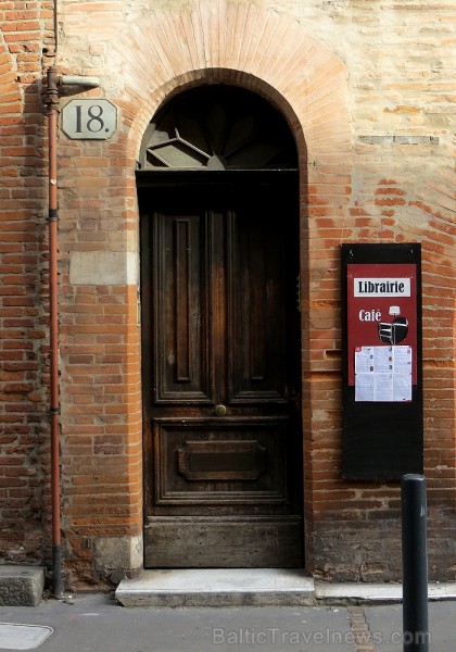 Tulūza ir 4. lielākā Francijas pilsēta, kas ir slavena ar brīnišķīgu renesanses vecpilsētu. Tās ēkas ir celtas no sarkaniem ķieģeļiem. Francūži saka,  92678