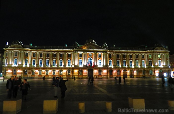 Tulūza ir 4. lielākā Francijas pilsēta, kas ir slavena ar brīnišķīgu renesanses vecpilsētu. Tās ēkas ir celtas no sarkaniem ķieģeļiem. Francūži saka,  92691