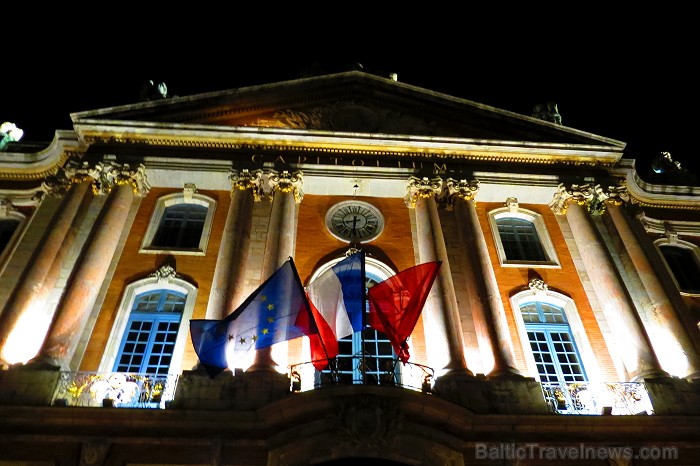 Tulūza ir 4. lielākā Francijas pilsēta, kas ir slavena ar brīnišķīgu renesanses vecpilsētu. Tās ēkas ir celtas no sarkaniem ķieģeļiem. Francūži saka,  92692