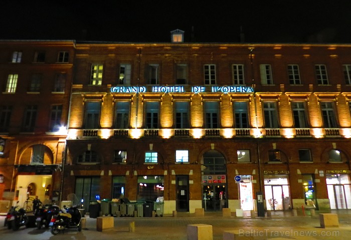 Tulūza ir 4. lielākā Francijas pilsēta, kas ir slavena ar brīnišķīgu renesanses vecpilsētu. Tās ēkas ir celtas no sarkaniem ķieģeļiem. Francūži saka,  92693