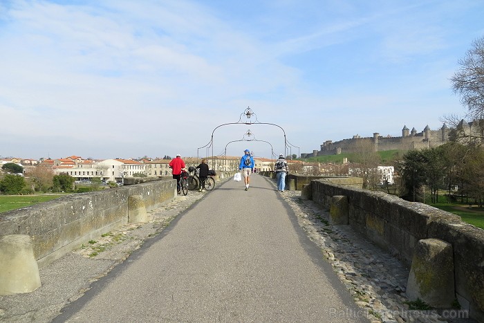 Brīnišķīgā pilsēta Karkasona Francijā ir viens no nedaudziem viduslaiku pieminekļiem, kas ir saglabājies gandrīz neskarts. Ilgus gadus te dzīvoja Volt 93012