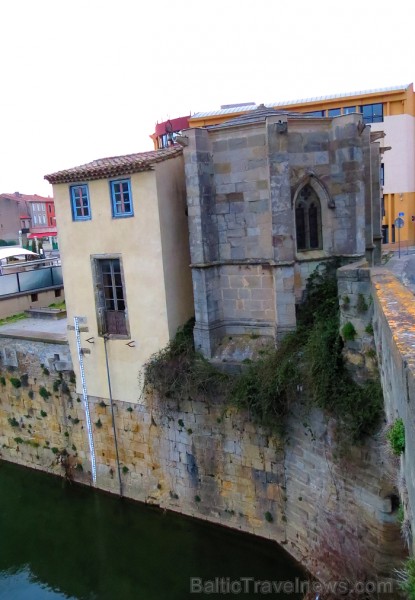 Brīnišķīgā pilsēta Karkasona Francijā ir viens no nedaudziem viduslaiku pieminekļiem, kas ir saglabājies gandrīz neskarts. Ilgus gadus te dzīvoja Volt 93041