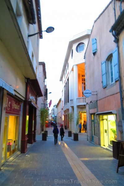 Brīnišķīgā pilsēta Karkasona Francijā ir viens no nedaudziem viduslaiku pieminekļiem, kas ir saglabājies gandrīz neskarts. Ilgus gadus te dzīvoja Volt 93044