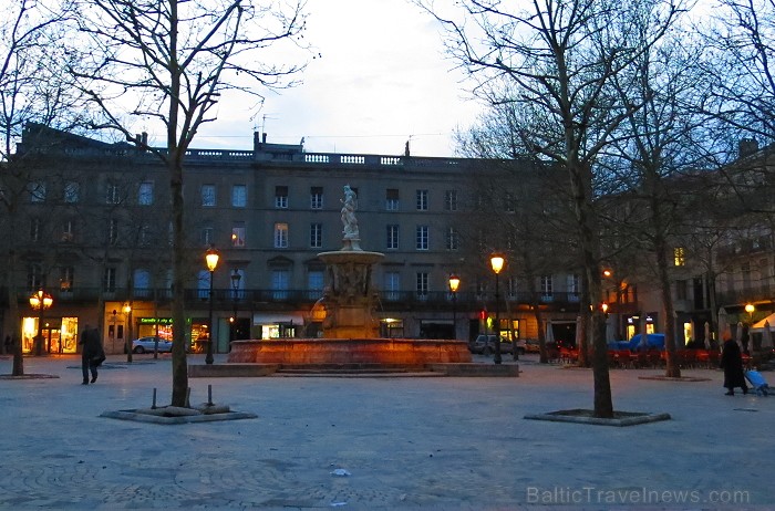 Brīnišķīgā pilsēta Karkasona Francijā ir viens no nedaudziem viduslaiku pieminekļiem, kas ir saglabājies gandrīz neskarts. Ilgus gadus te dzīvoja Volt 93046