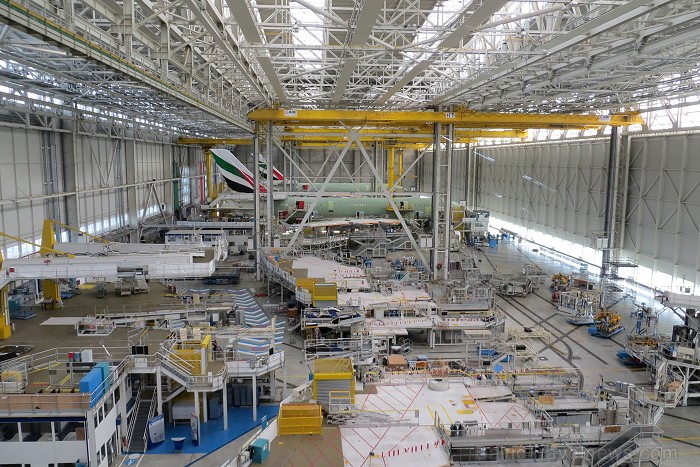 Francijas pilsēta Tulūza lepojas ne tikai ar kultūrvēsturisko mantojumu, bet arī ar Airbus lidmašīnām, kuras būvē tieši šajā pilsētā. Airbus rūpnīcu u 93735