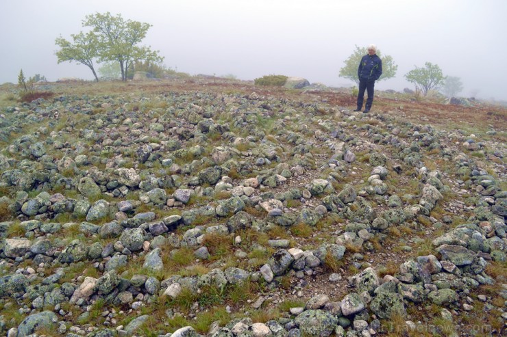 Kuggörarna labirintu būvējuši jūrnieki un zvejnieki, lai tajā notvertu vētras.
ancientsites.eu 95010