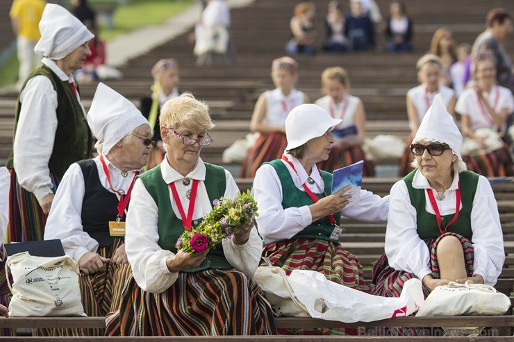 Sestdien, 6. jūlijā notika XXV Vispārējo latviešu Dziesmu un XV Deju svētku Noslēguma koncerta Līgo ģenerālmēģinājumi 98225