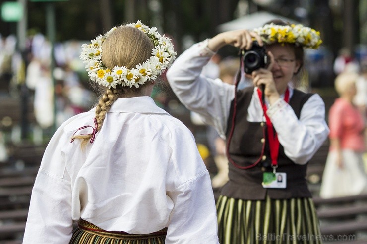 Sestdien, 6. jūlijā notika XXV Vispārējo latviešu Dziesmu un XV Deju svētku Noslēguma koncerta Līgo ģenerālmēģinājumi 98228
