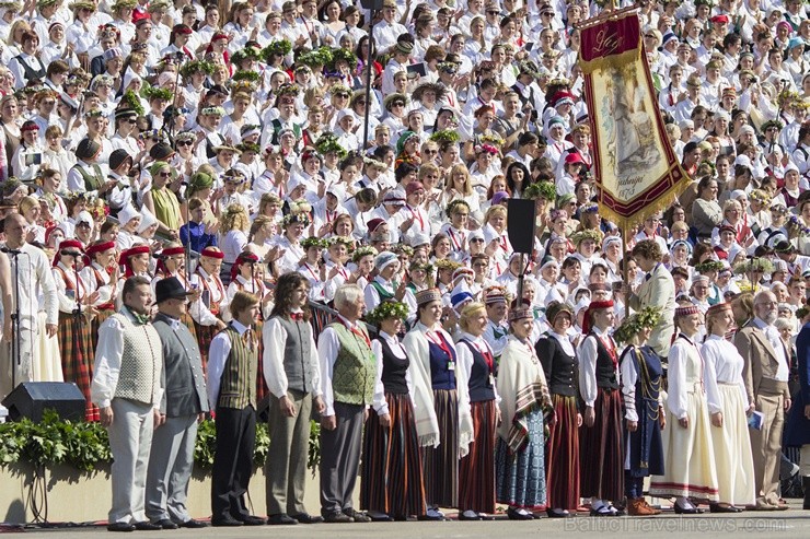 Sestdien, 6. jūlijā notika XXV Vispārējo latviešu Dziesmu un XV Deju svētku Noslēguma koncerta Līgo ģenerālmēģinājumi 98235