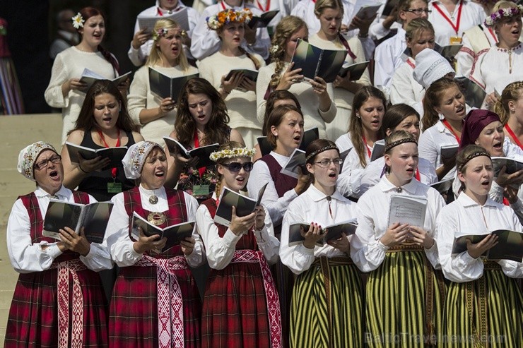 Sestdien, 6. jūlijā notika XXV Vispārējo latviešu Dziesmu un XV Deju svētku Noslēguma koncerta Līgo ģenerālmēģinājumi 98240