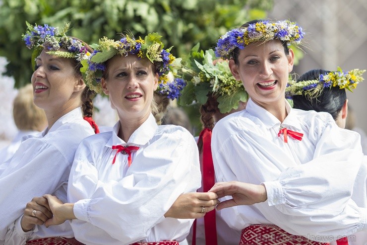 Sestdien, 6. jūlijā notika XXV Vispārējo latviešu Dziesmu un XV Deju svētku Noslēguma koncerta Līgo ģenerālmēģinājumi 98248