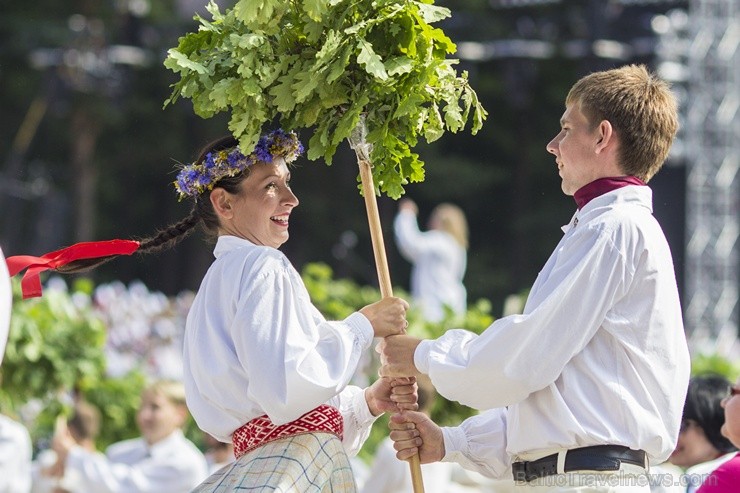 Sestdien, 6. jūlijā notika XXV Vispārējo latviešu Dziesmu un XV Deju svētku Noslēguma koncerta Līgo ģenerālmēģinājumi 98249