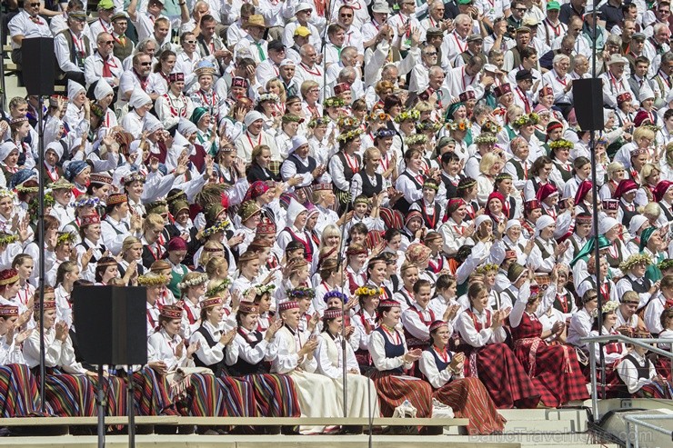 Sestdien, 6. jūlijā notika XXV Vispārējo latviešu Dziesmu un XV Deju svētku Noslēguma koncerta Līgo ģenerālmēģinājumi 98259