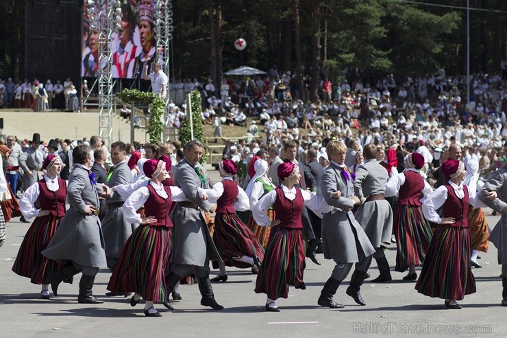 Sestdien, 6. jūlijā notika XXV Vispārējo latviešu Dziesmu un XV Deju svētku Noslēguma koncerta Līgo ģenerālmēģinājumi 98261