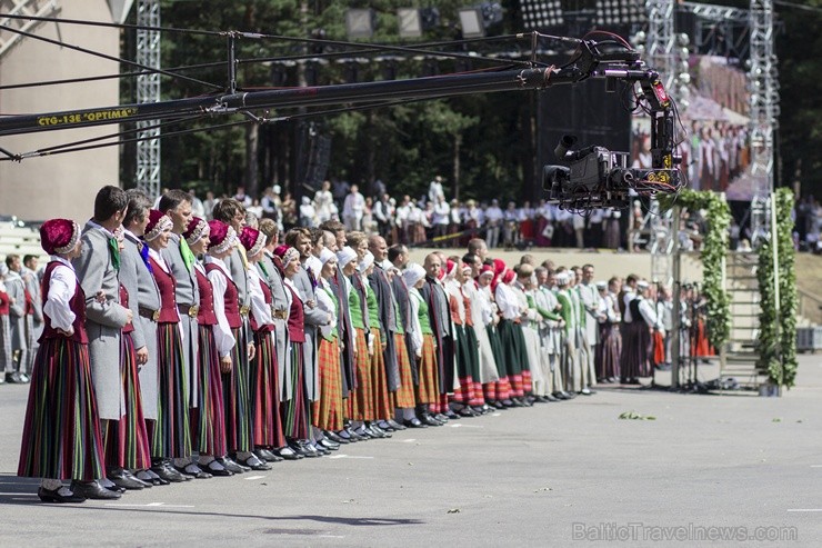 Sestdien, 6. jūlijā notika XXV Vispārējo latviešu Dziesmu un XV Deju svētku Noslēguma koncerta Līgo ģenerālmēģinājumi 98264