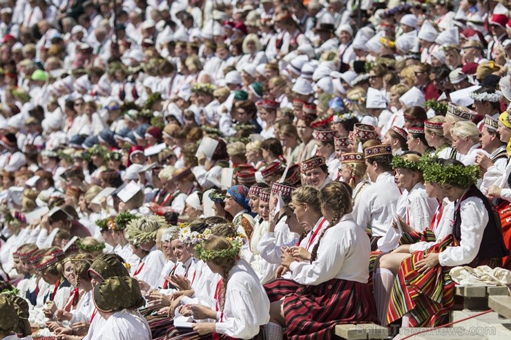 Sestdien, 6. jūlijā notika XXV Vispārējo latviešu Dziesmu un XV Deju svētku Noslēguma koncerta Līgo ģenerālmēģinājumi 98269