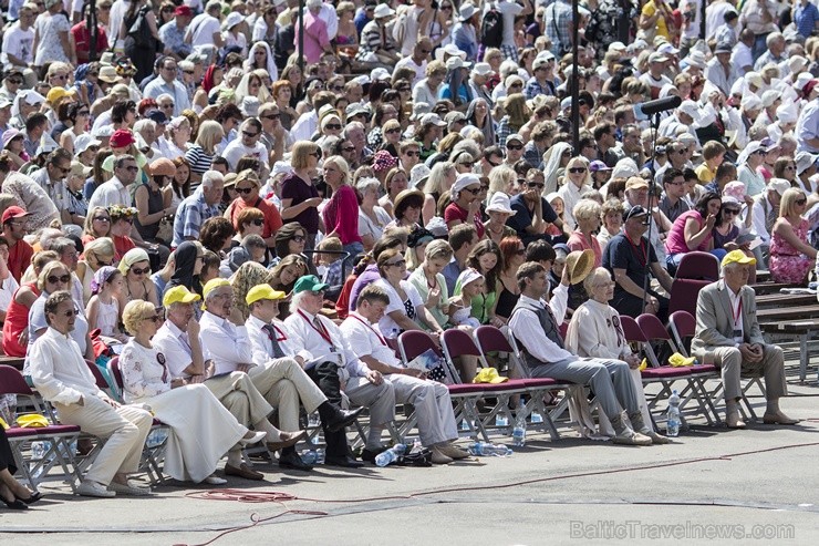 Sestdien, 6. jūlijā notika XXV Vispārējo latviešu Dziesmu un XV Deju svētku Noslēguma koncerta Līgo ģenerālmēģinājumi 98272