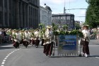 XXV Vispārējo latviešu Dziesmu un XV Deju svētku gājiens - bildēs meklē sevi vai savu kolektīvu. 32