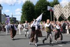 XXV Vispārējo latviešu Dziesmu un XV Deju svētku gājiens - bildēs meklē sevi vai savu kolektīvu. 75