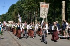 XXV Vispārējo latviešu Dziesmu un XV Deju svētku gājiens - bildēs meklē sevi vai savu kolektīvu. 2