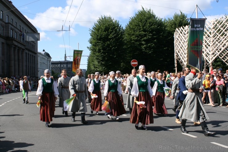 XXV Vispārējo latviešu Dziesmu un XV Deju svētku gājiens - atrodi savu kolektīvu (5.daļa) 99533