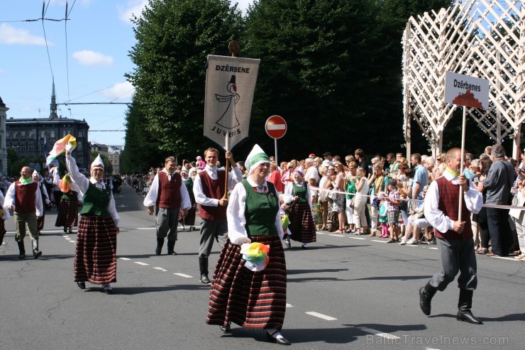 XXV Vispārējo latviešu Dziesmu un XV Deju svētku gājiens - atrodi savu kolektīvu (5.daļa) 99552