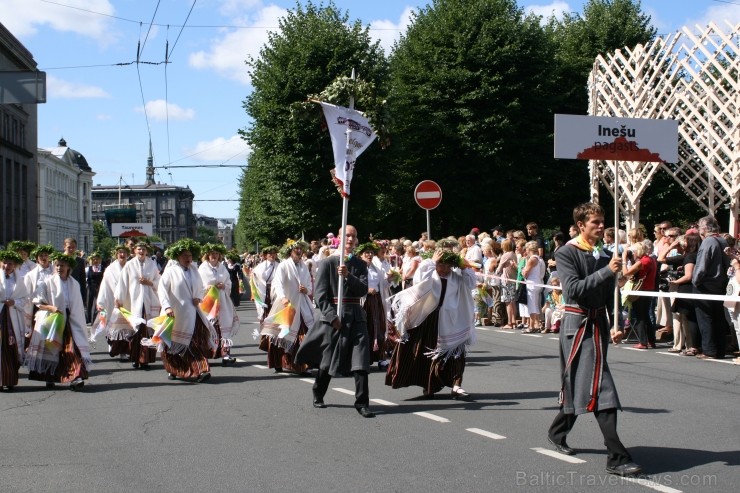 XXV Vispārējo latviešu Dziesmu un XV Deju svētku gājiens - atrodi savu kolektīvu (5.daļa) 99554