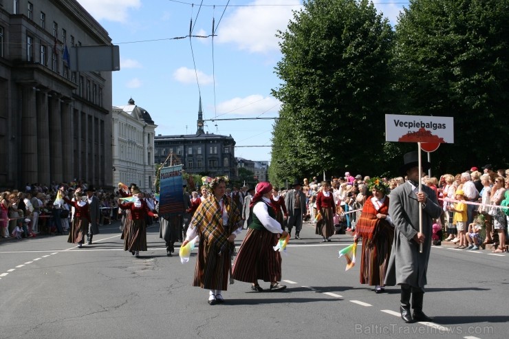 XXV Vispārējo latviešu Dziesmu un XV Deju svētku gājiens - atrodi savu kolektīvu (5.daļa) 99557