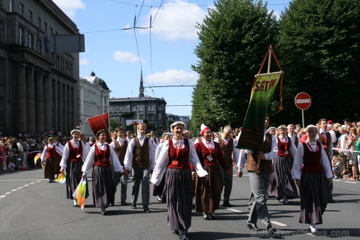 XXV Vispārējo latviešu Dziesmu un XV Deju svētku gājiens - atrodi savu kolektīvu (5.daļa) 99560