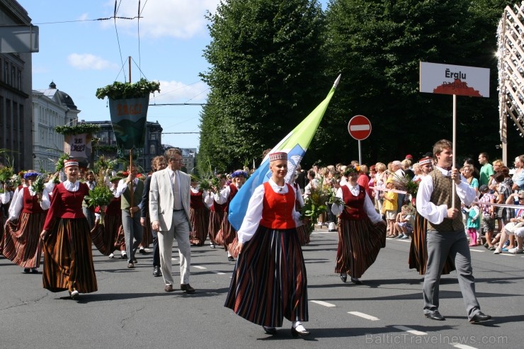 XXV Vispārējo latviešu Dziesmu un XV Deju svētku gājiens - atrodi savu kolektīvu (5.daļa) 99562