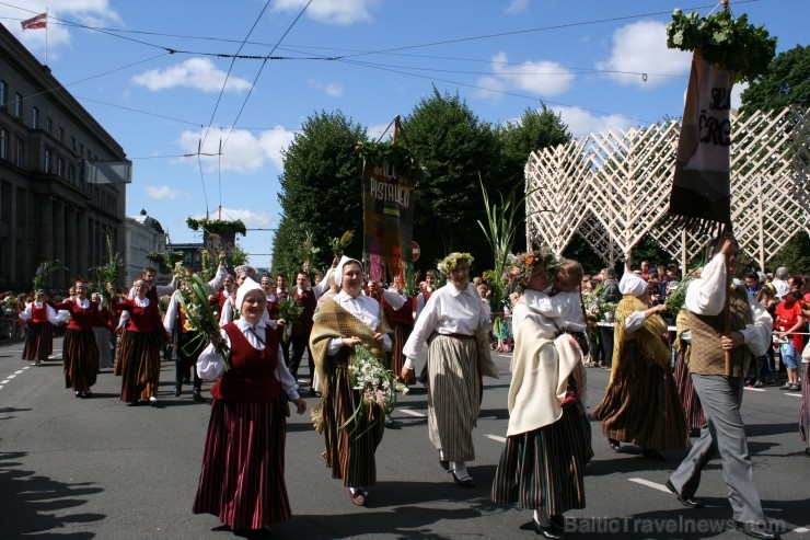 XXV Vispārējo latviešu Dziesmu un XV Deju svētku gājiens - atrodi savu kolektīvu (5.daļa) 99564