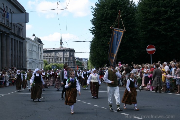 XXV Vispārējo latviešu Dziesmu un XV Deju svētku gājiens - atrodi savu kolektīvu (5.daļa) 99568