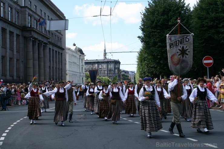 XXV Vispārējo latviešu Dziesmu un XV Deju svētku gājiens - atrodi savu kolektīvu (5.daļa) 99569