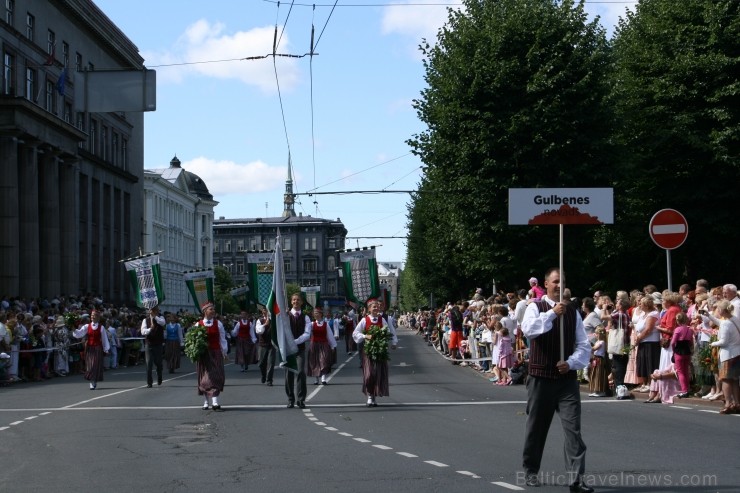 XXV Vispārējo latviešu Dziesmu un XV Deju svētku gājiens - atrodi savu kolektīvu (5.daļa) 99573