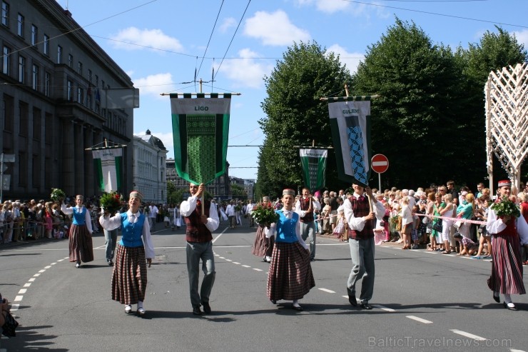 XXV Vispārējo latviešu Dziesmu un XV Deju svētku gājiens - atrodi savu kolektīvu (5.daļa) 99579