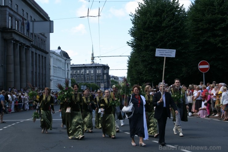 XXV Vispārējo latviešu Dziesmu un XV Deju svētku gājiens - atrodi savu kolektīvu (5.daļa) 99580