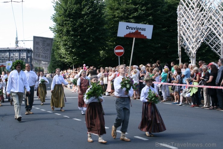 XXV Vispārējo latviešu Dziesmu un XV Deju svētku gājiens - atrodi savu kolektīvu (5.daļa) 99585