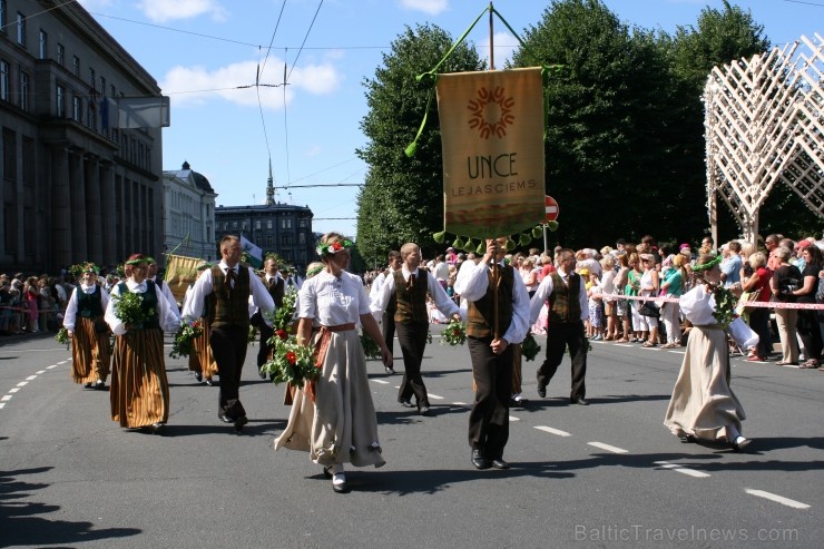 XXV Vispārējo latviešu Dziesmu un XV Deju svētku gājiens - atrodi savu kolektīvu (5.daļa) 99591