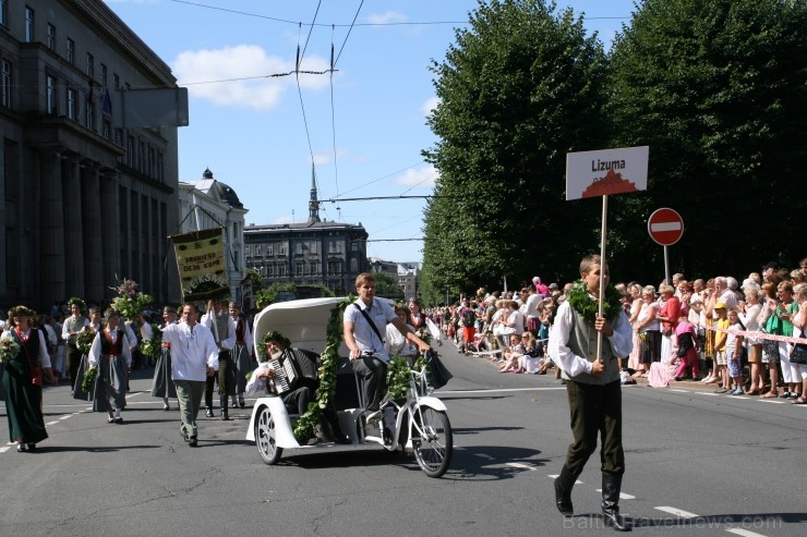 XXV Vispārējo latviešu Dziesmu un XV Deju svētku gājiens - atrodi savu kolektīvu (5.daļa) 99595