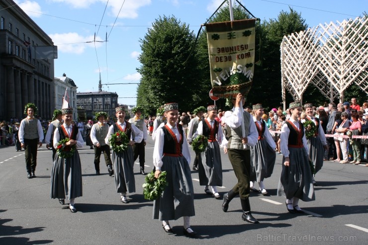 XXV Vispārējo latviešu Dziesmu un XV Deju svētku gājiens - atrodi savu kolektīvu (5.daļa) 99596