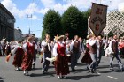 XXV Vispārējo latviešu Dziesmu un XV Deju svētku gājiens - bildēs meklē sevi vai savu kolektīvu. 43