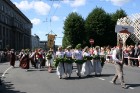 XXV Vispārējo latviešu Dziesmu un XV Deju svētku gājiens - bildēs meklē sevi vai savu kolektīvu. 9