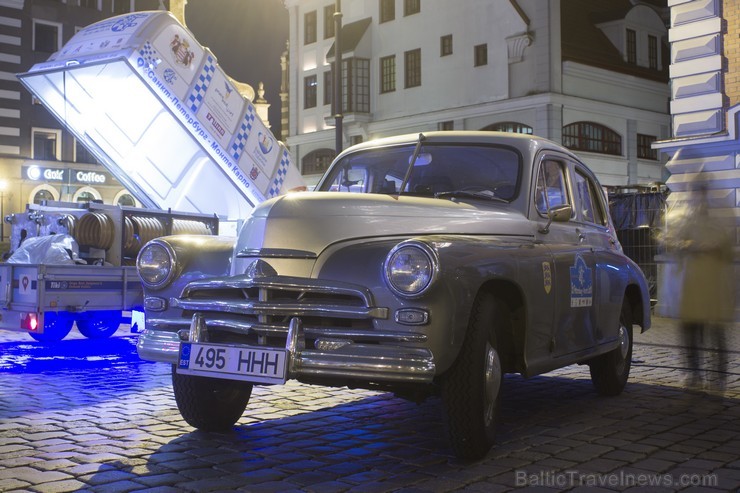 Rātslaukumā ieradušies elektromobiļu rallija Sanktpēterburga – Montekarlo dalībnieki 108341